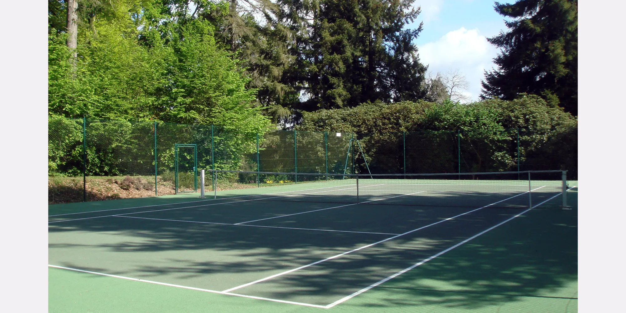 chateau.du val tennis court