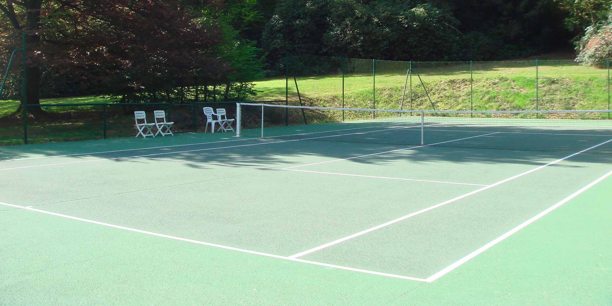Tennis court chateau