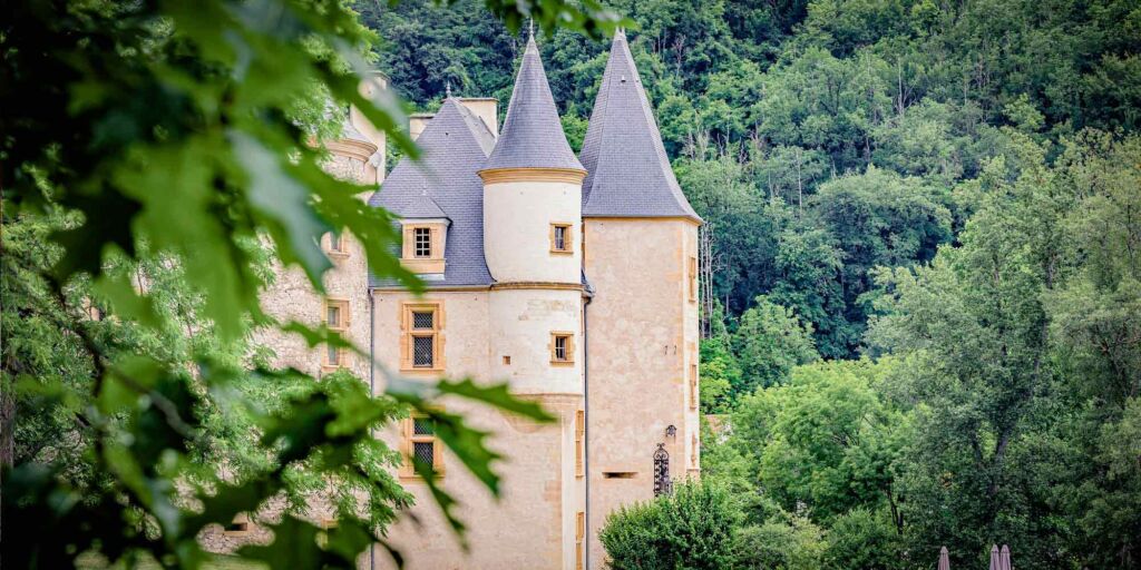Chateau de Montpezat, secluded in the Pyrenees
