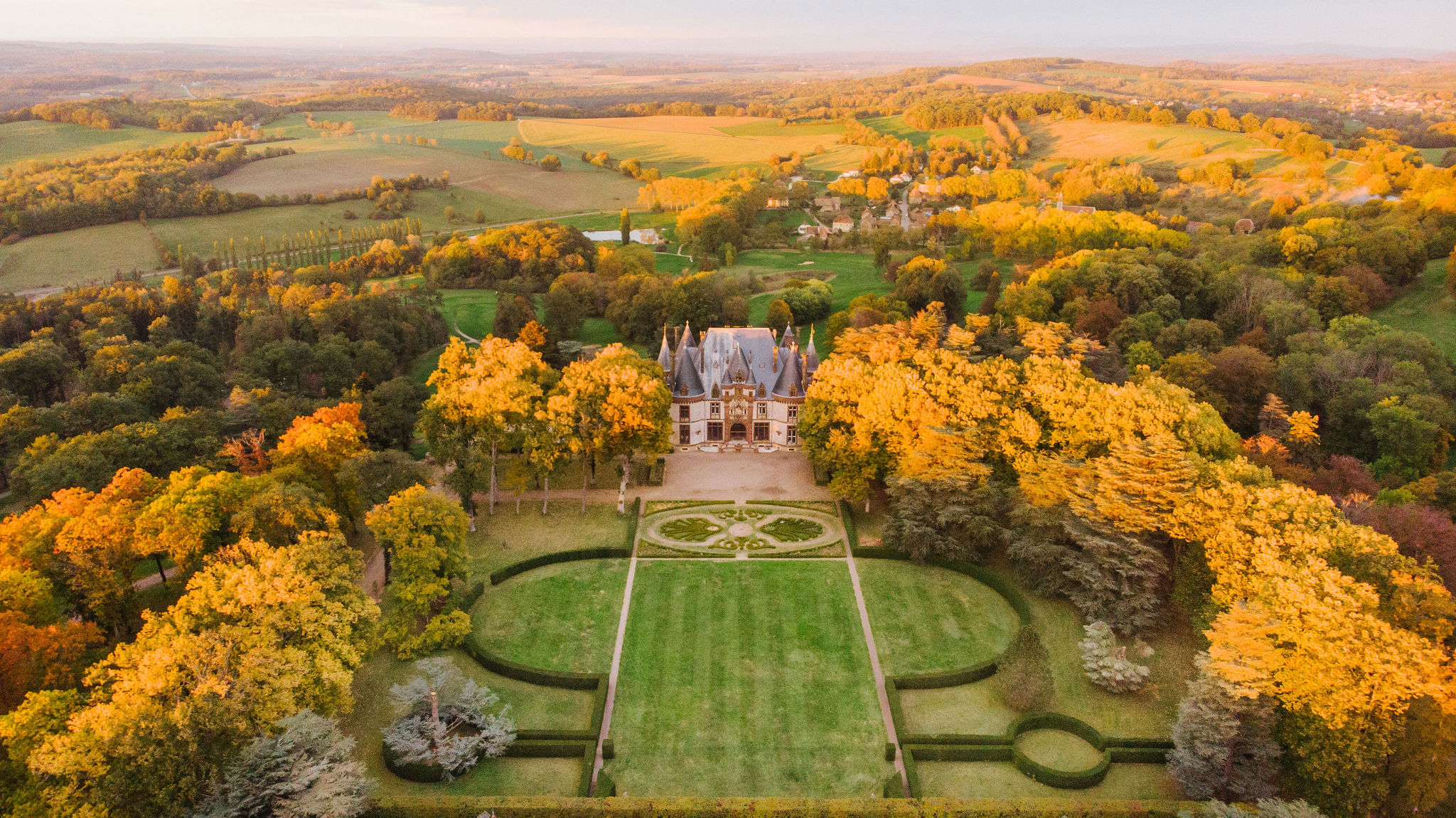 autumn wedding in a chateau france
