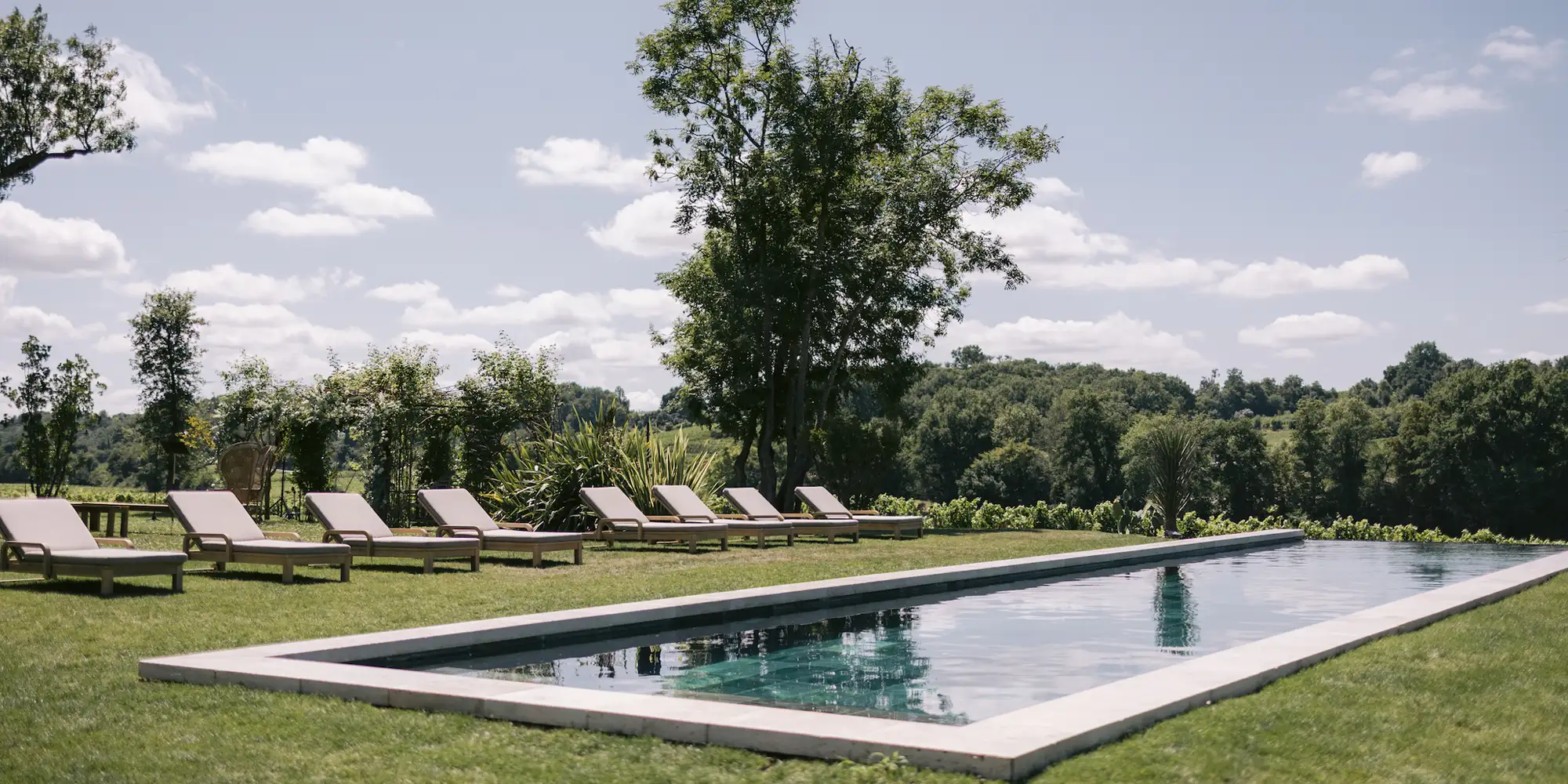 Chateau de Garde wedding venue bordeaux pool