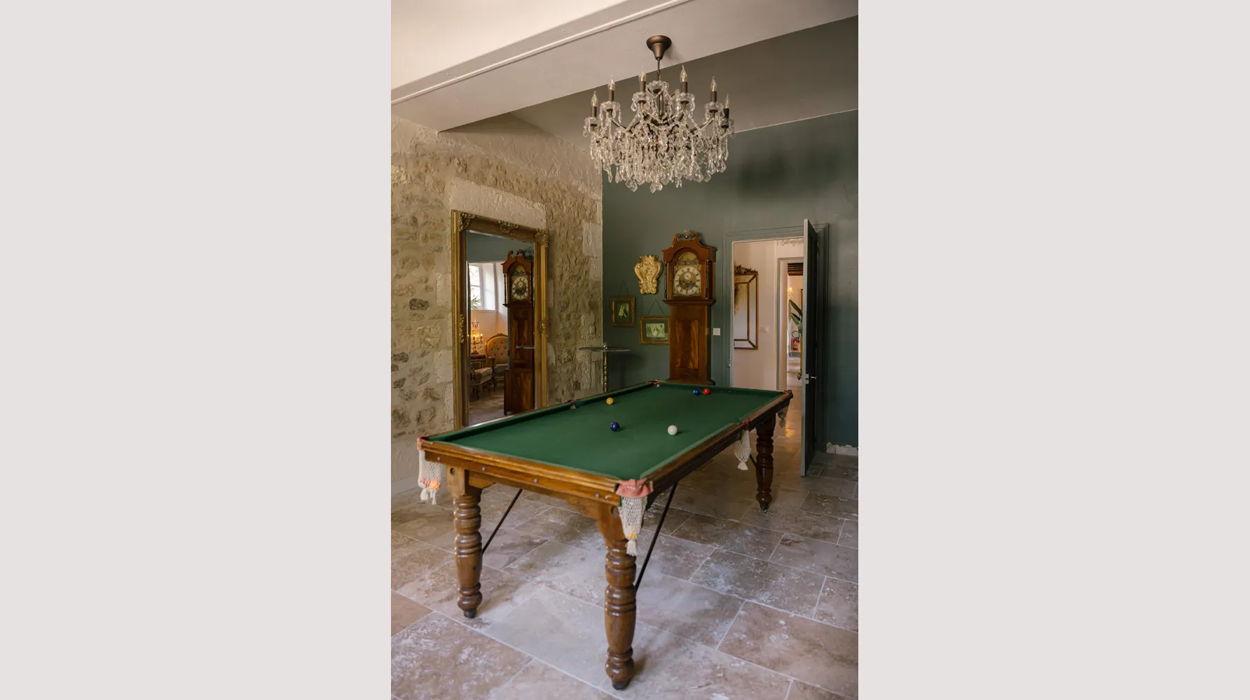 chateau de la couronne amenities