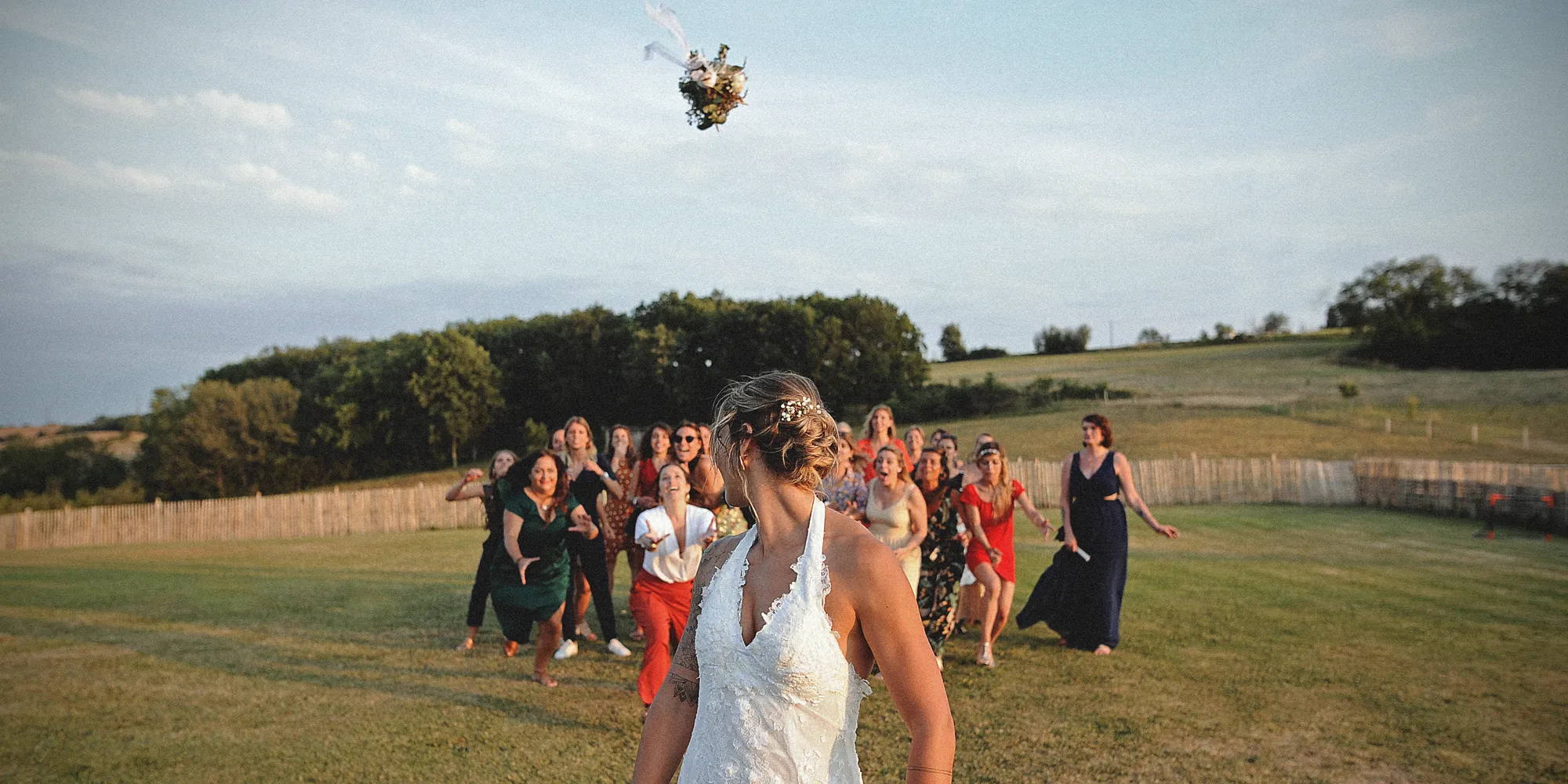 lancer de bouquet french wedding