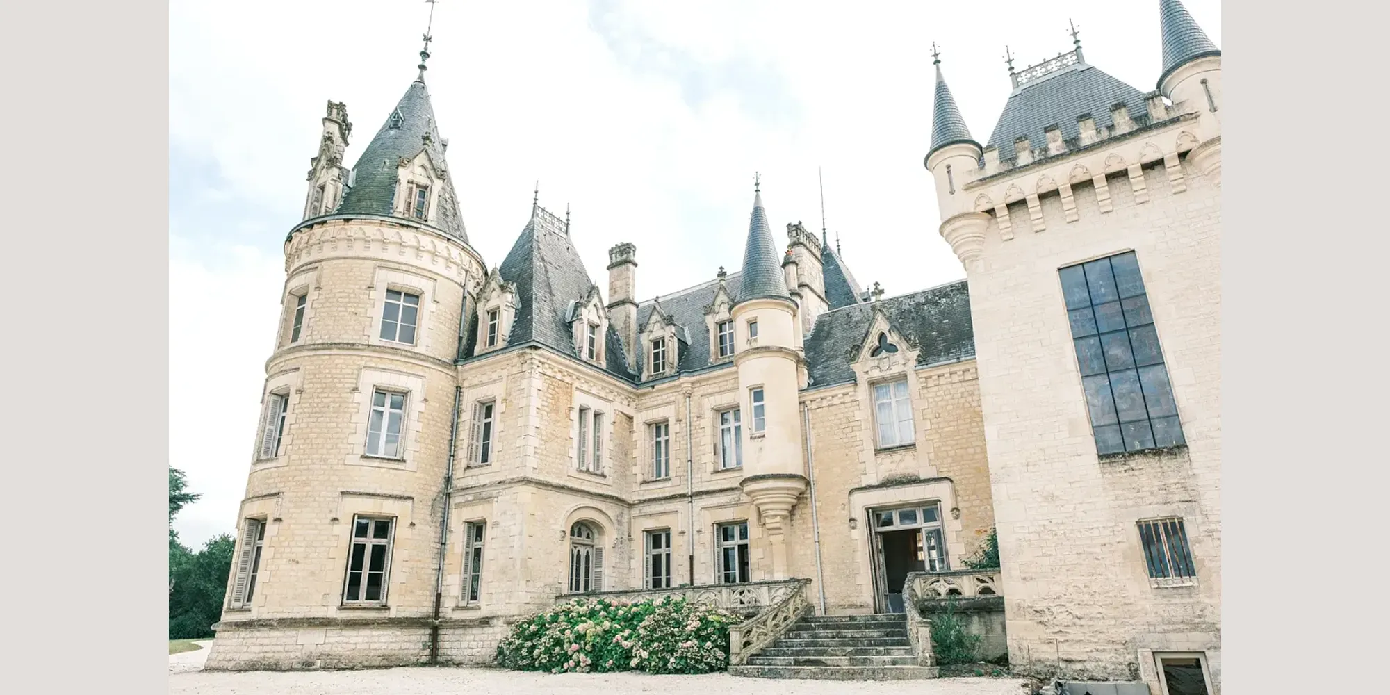 chateau vip elopement france londigny