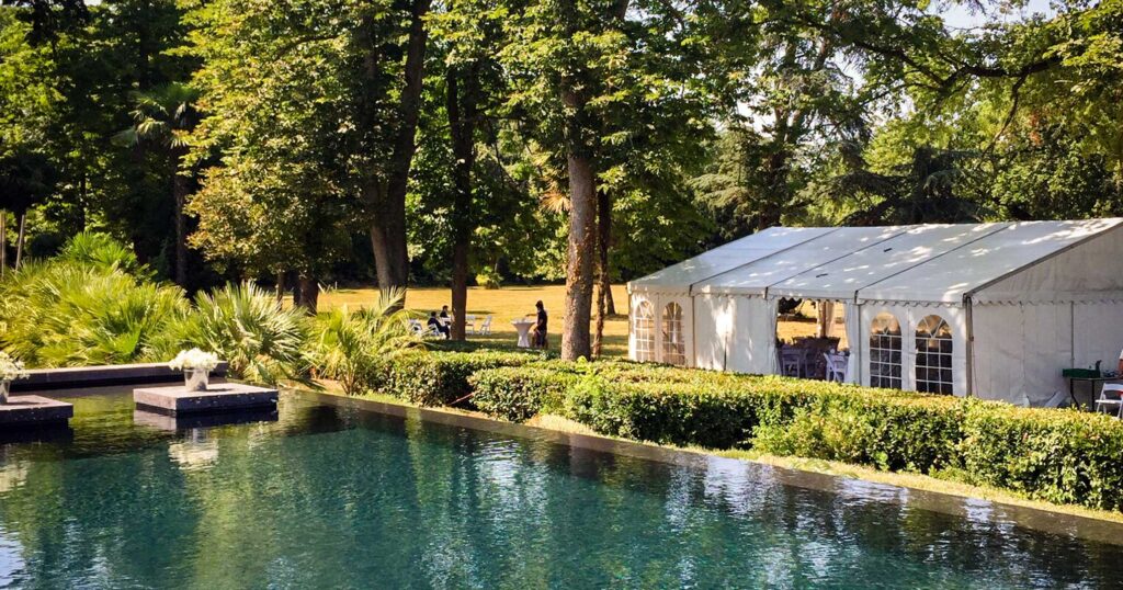 top 10 French wedding venues with pools. infinity pool at chateau wedding in France