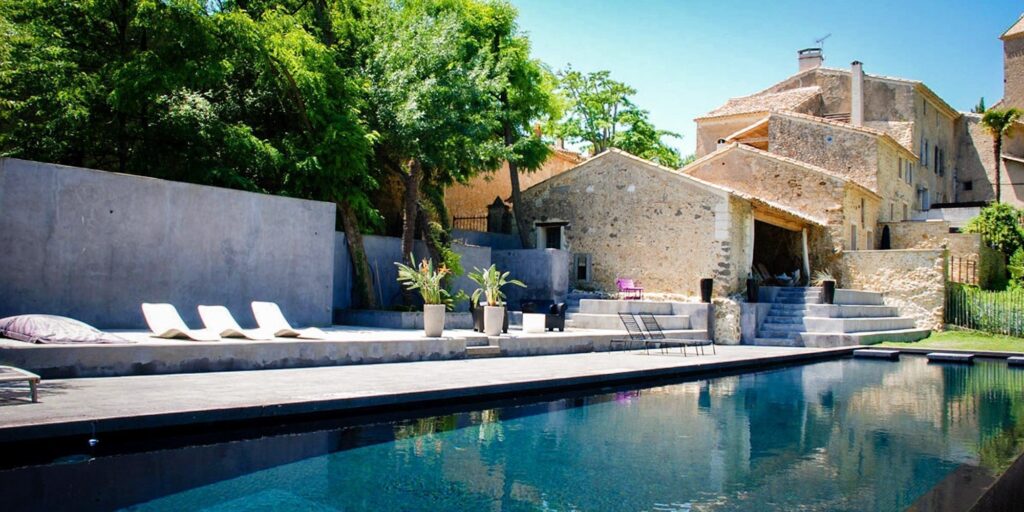 Poolside wedding venue France 