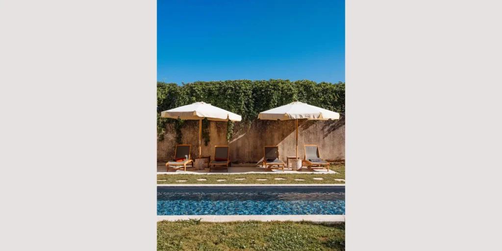 castle with pool for wedding loire