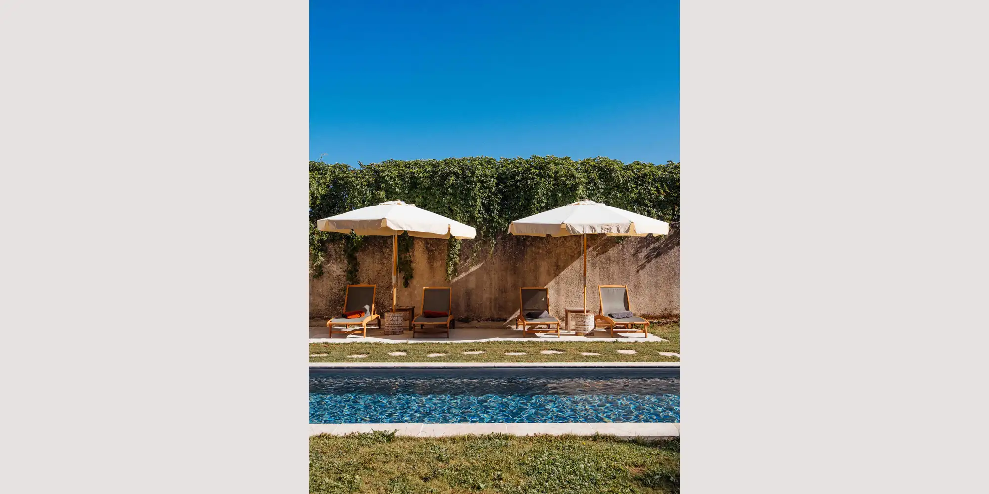 castle with pool for wedding loire