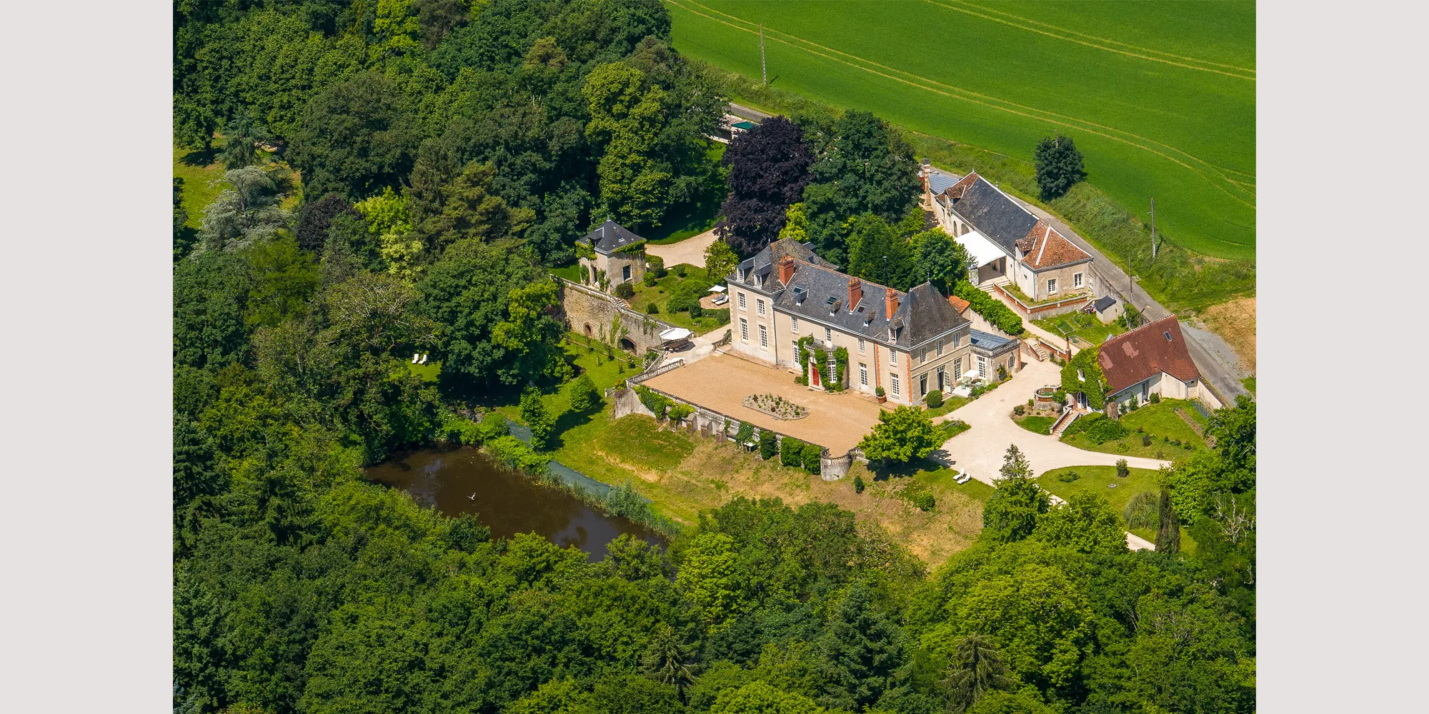 loire valley chateaus wedding