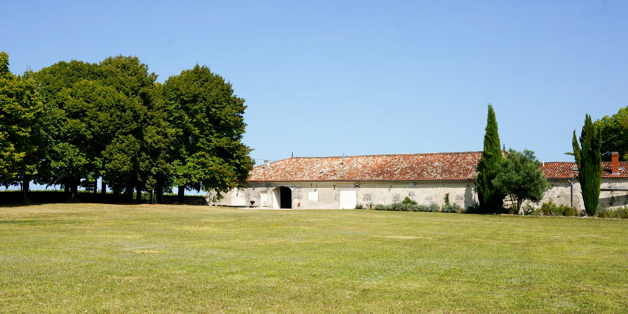 barn wedding france vineyards