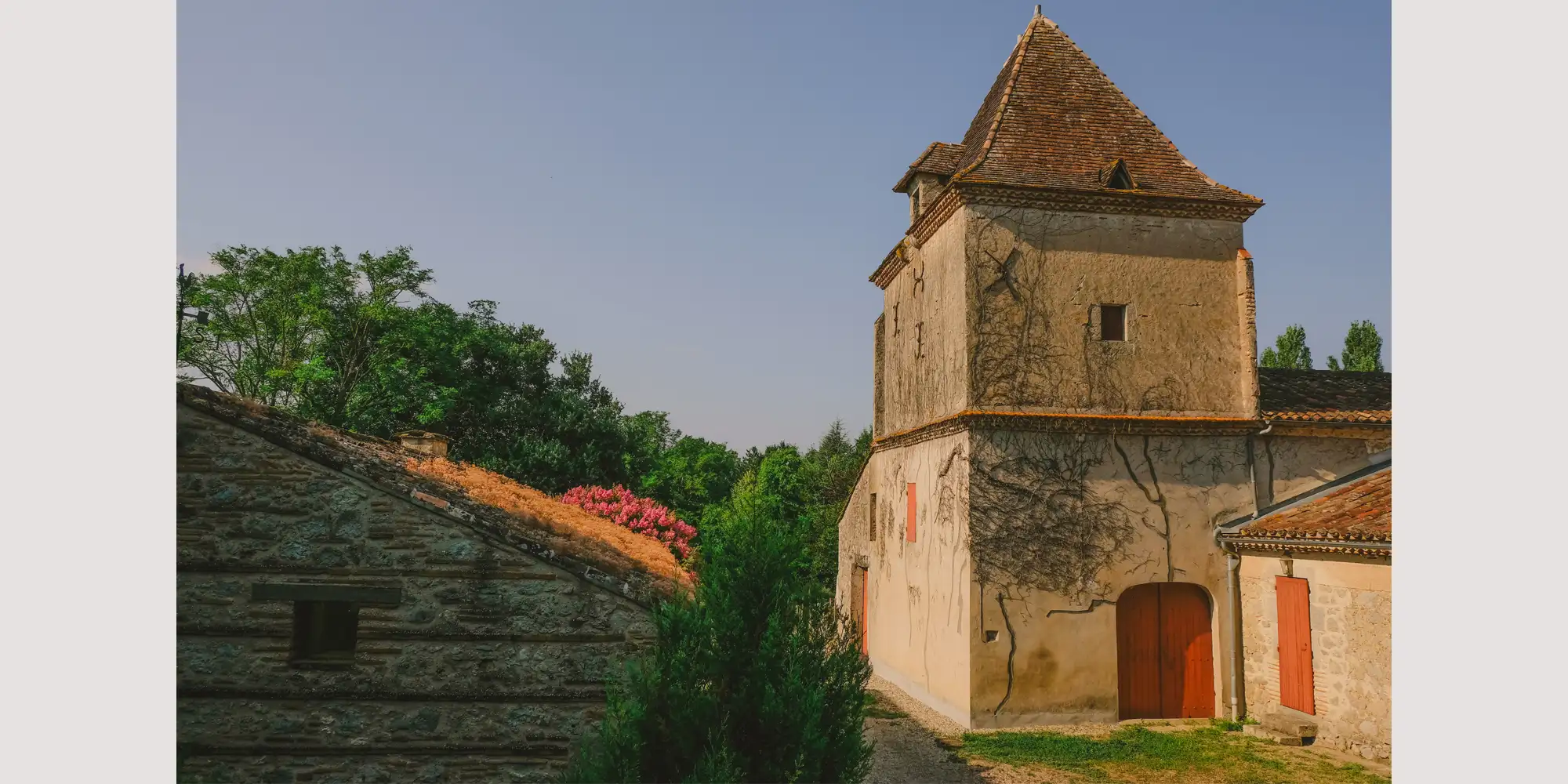 Boho-chic-wedding-france-venue-bertranet
