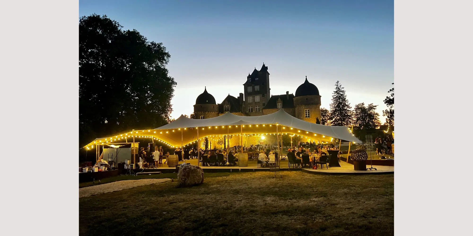 wedding dinner and dance in the nomad tent at Chateau d'Aynac france