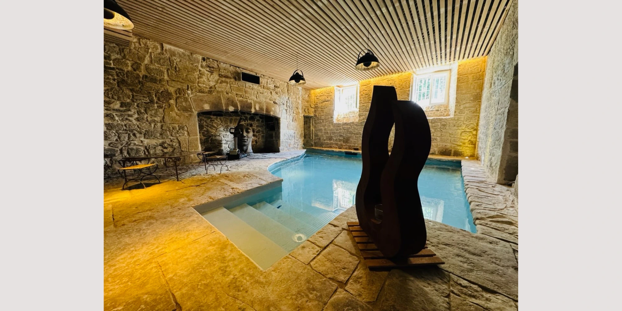 indoor swimming pool Chateau d'Aynac
