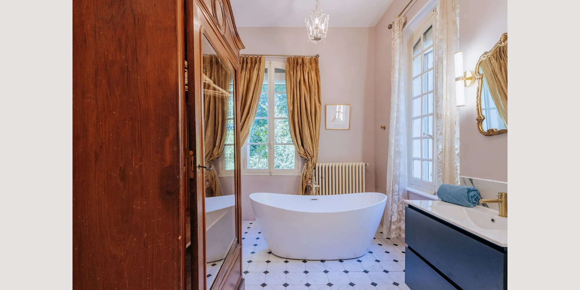 chateau jonquier bathroom