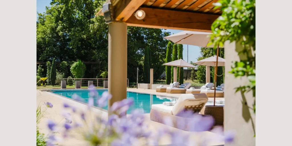 chateau st perret. luxury poolside wedding venue in France 