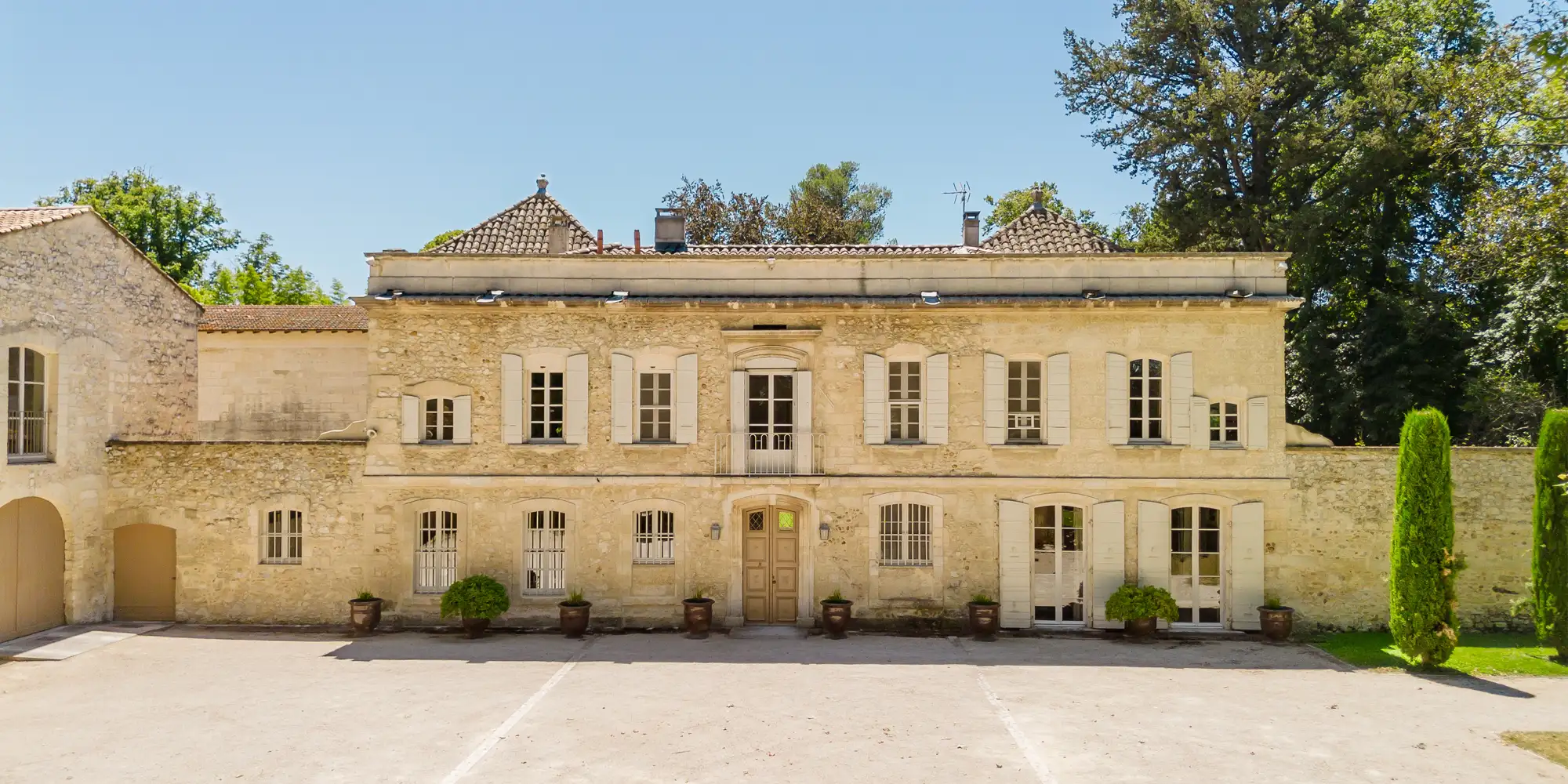 Chateau Saint Perret wedding romantic venue